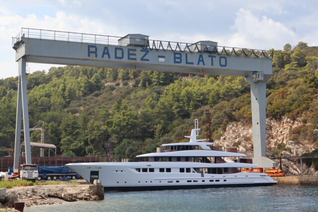 YACHT LAUNCHING